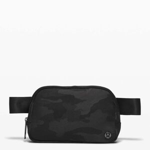 Lululemon Everywhere Belt Bag *1L